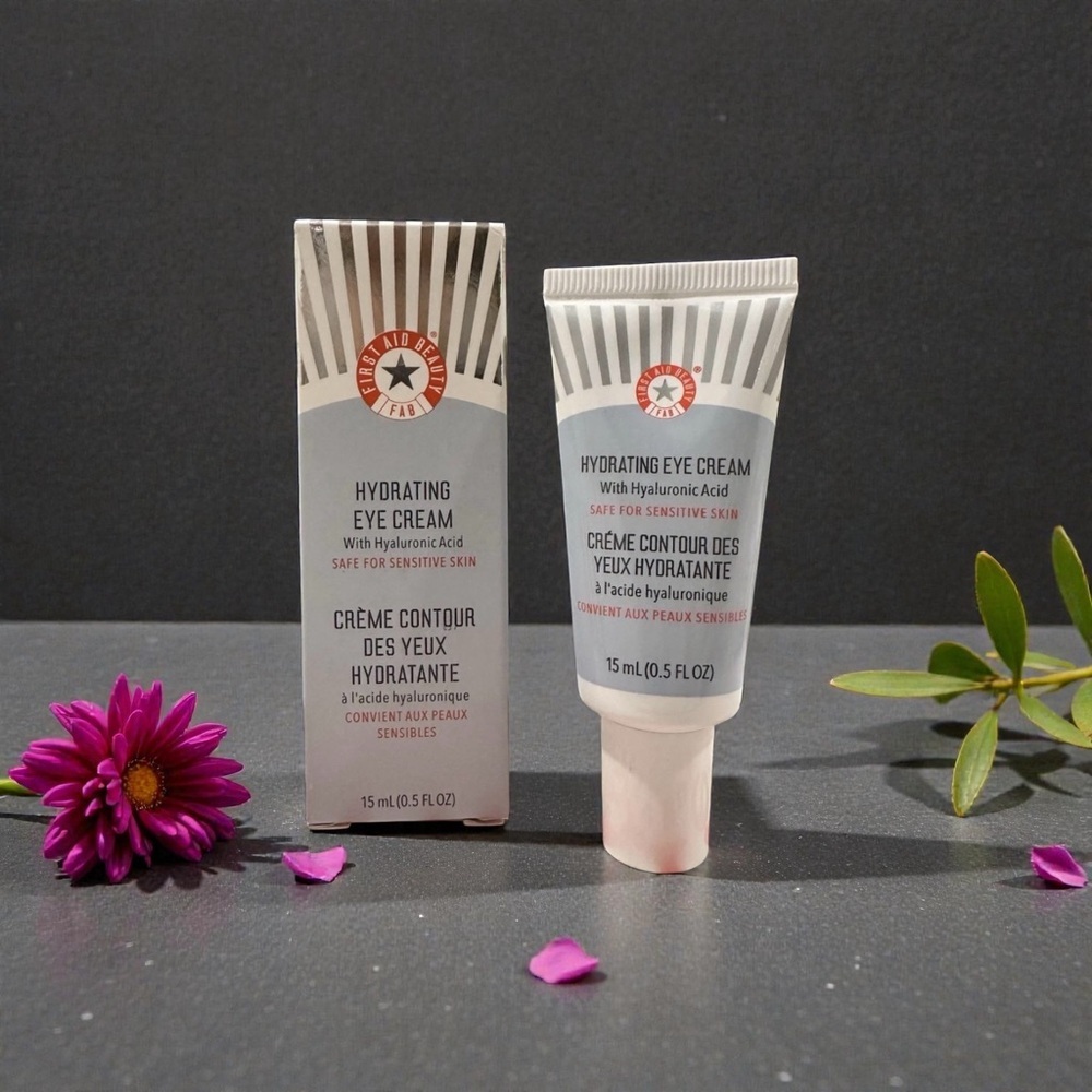 ⭐️ First Aid Beauty Hydrating Eye Cream